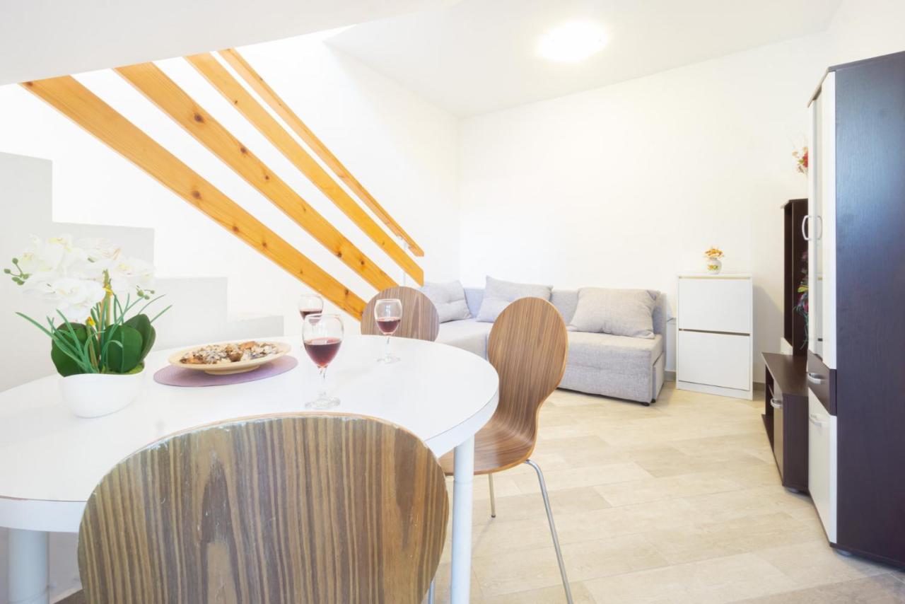 Kob Orog Good Location With Sea Views And Modern Decor Apartment Metajna Exterior photo
