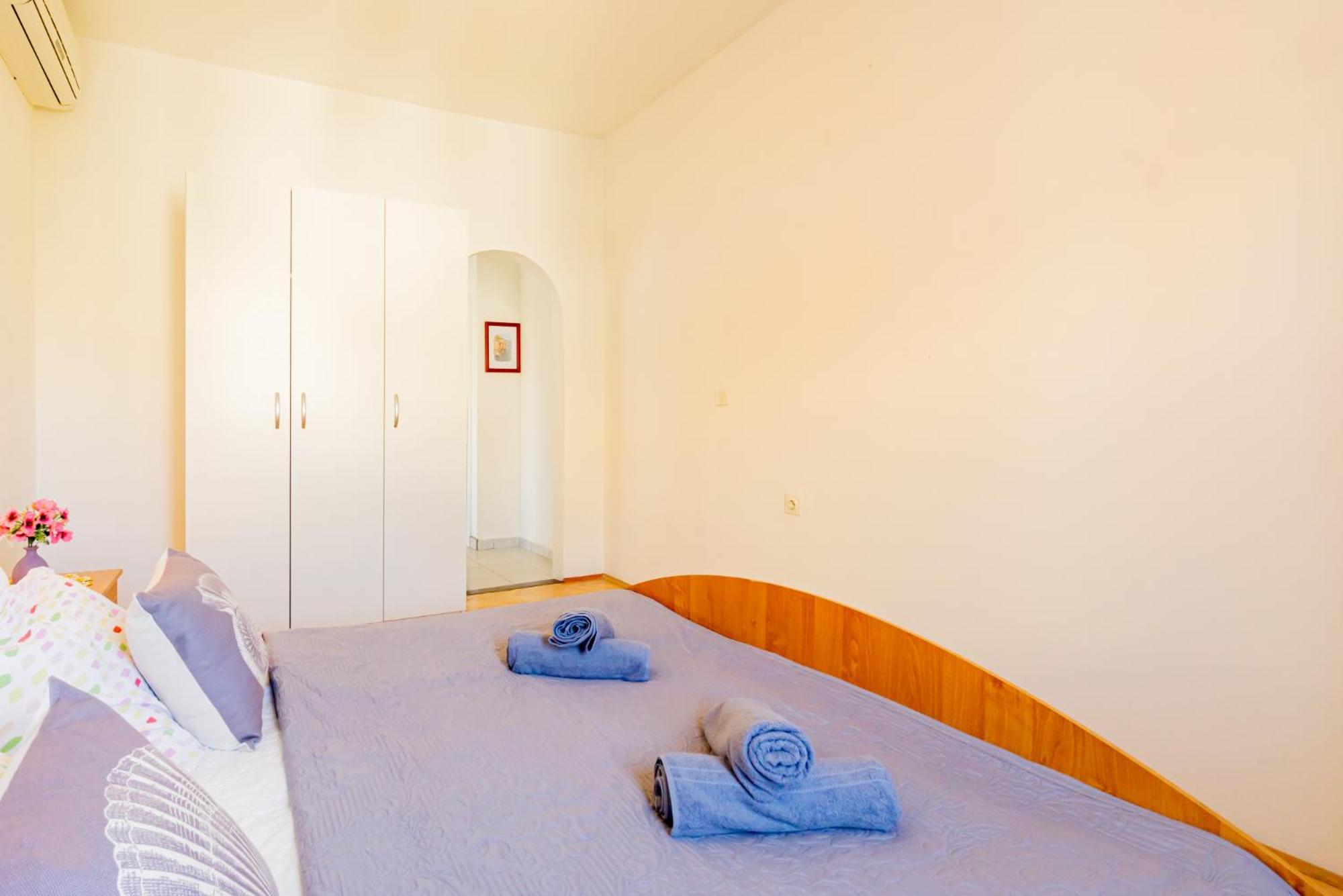 Kob Orog Good Location With Sea Views And Modern Decor Apartment Metajna Room photo